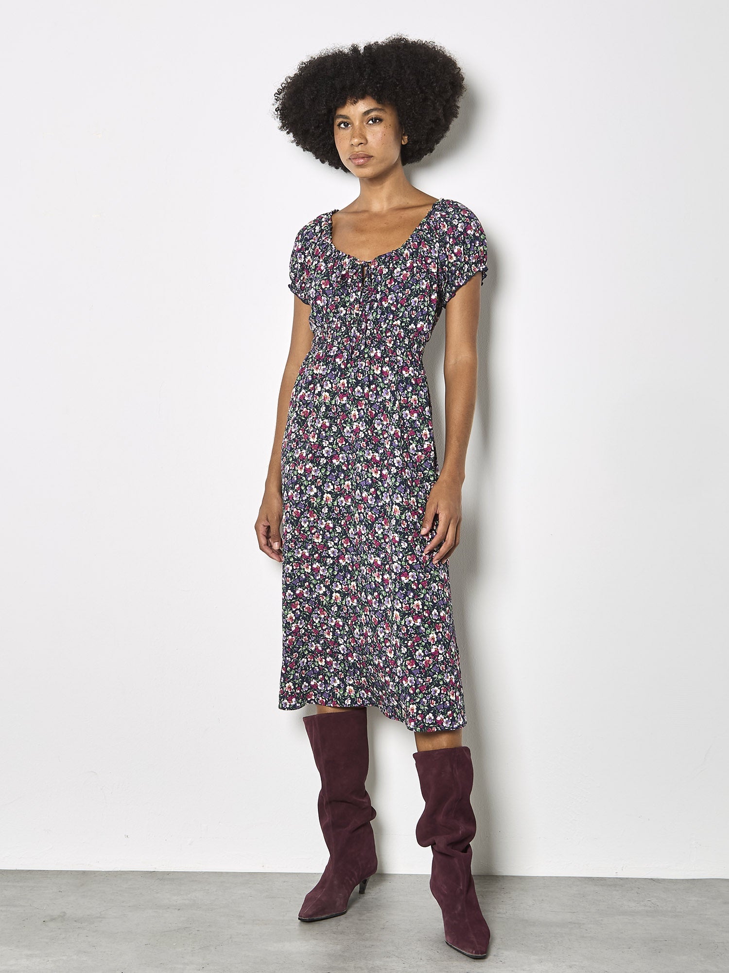 Robe Apricot Ditsy Floral Midi Milkmaid